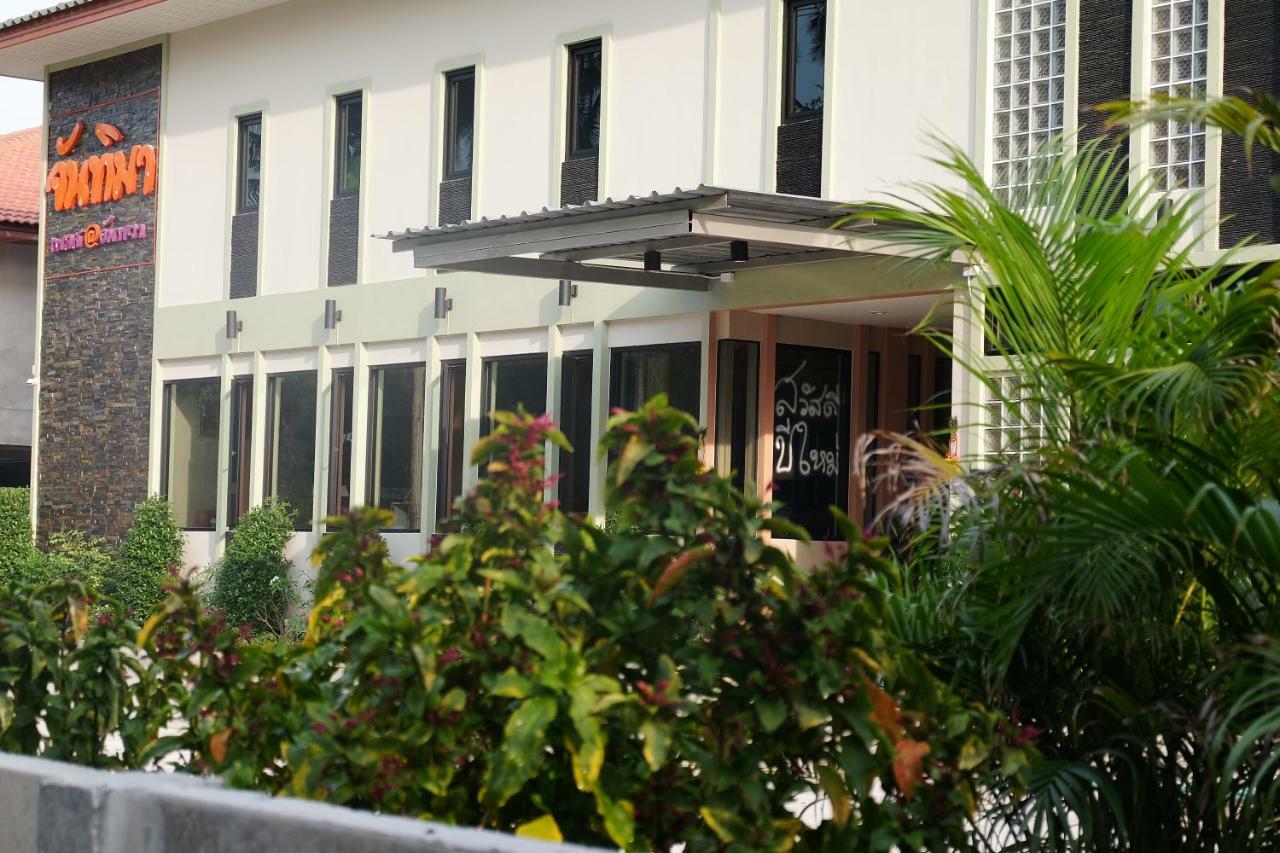 Juntima Place At Amphawa Exterior photo