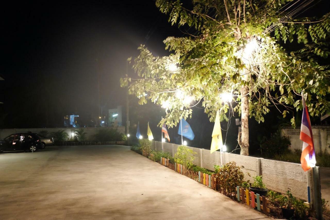 Juntima Place At Amphawa Exterior photo