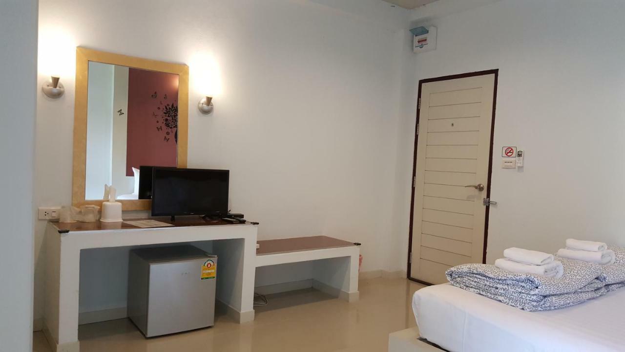 Juntima Place At Amphawa Exterior photo